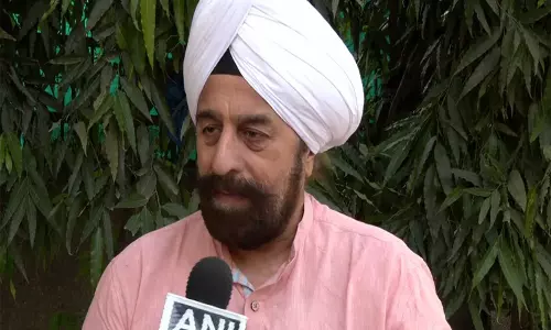 सरकारी स्कूलों पर सवाल उठाने के बाद AAP विधायक सस्पेंड