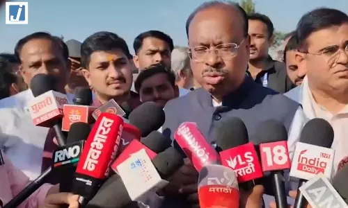 कपास-अरहर और मक्का बर्बाद, धुले में किसानों पर सूखे की मार कपास-अरहर और मक्का बर्बाद, धुले में किसानों पर सूखे की मार