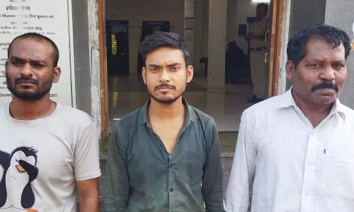 सरकारी नौकरी दिलाने के नाम पर लाखों की ठगी, 3 आरोपी गिरफ्तार सरकारी नौकरी दिलाने के नाम पर लाखों की ठगी, 3 आरोपी गिरफ्तार