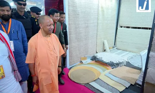 अब पलायन नहीं, अपनी माटी में हुनर दिखा रहे कारीगर: CM योगी