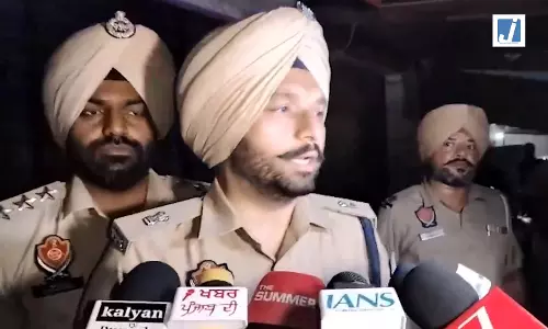 शराब दुकान के बाहर पूर्व सरपंच की कुल्हाड़ी से हत्या, आरोपी गिरफ्तार शराब दुकान के बाहर पूर्व सरपंच की कुल्हाड़ी से हत्या, आरोपी गिरफ्तार