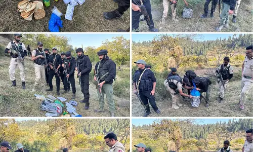 मुठभेड़ वाली जगह से दवाइयों और खाने का बैग बरामद