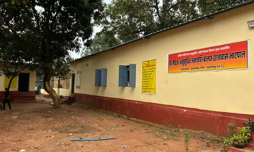 अबूझमाड़ में बदलाव की नई इबारत: जहां 15 साल रहा सुरक्षा कैंप, अब वहीं संवर रहा आदिवासी बच्चों का भविष्य अबूझमाड़ में बदलाव की नई इबारत: जहां 15 साल रहा सुरक्षा कैंप, अब वहीं संवर रहा आदिवासी बच्चों का भविष्य