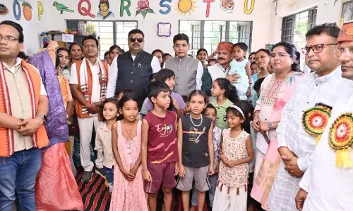 आंगन मिलन समारोह में पहुंचे मंत्री टंक राम वर्मा और गजेंद्र यादव गर्भवती माताओं की गोदभराई कर बांटे पोषण किट आंगन मिलन समारोह में पहुंचे मंत्री टंक राम वर्मा और गजेंद्र यादव गर्भवती माताओं की गोदभराई कर बांटे पोषण किट