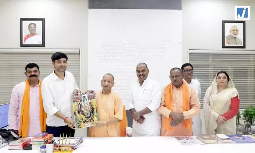 CM योगी से कादीपुर विधायक राजेश कुमार गौतम ने की शिष्टाचार भेंट, कई प्रतिनिधि रहे मौजूद CM योगी से कादीपुर विधायक राजेश कुमार गौतम ने की शिष्टाचार भेंट, कई प्रतिनिधि रहे मौजूद
