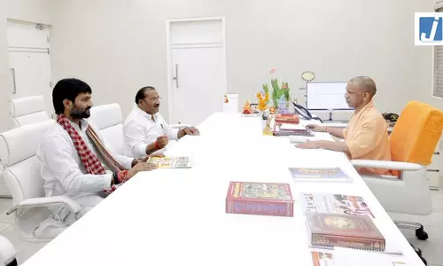 CM योगी से टूण्डला विधायक प्रेमपाल सिंह धनगर ने की भेंट