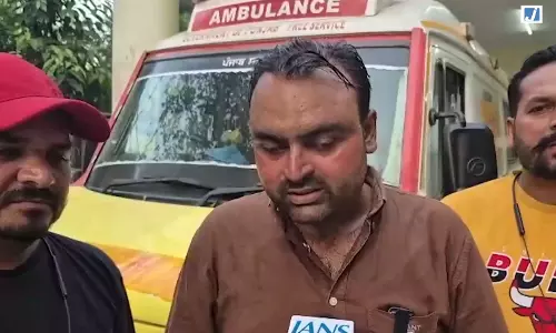 लुधियाना में 108 एंबुलेंस कर्मचारियों का प्रदर्शन, मंत्री बलबीर सिंह का पुतला फूंका लुधियाना में 108 एंबुलेंस कर्मचारियों का प्रदर्शन, मंत्री बलबीर सिंह का पुतला फूंका