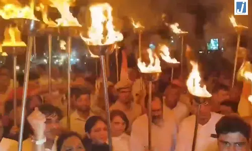 कांग्रेस का मशाल मार्च, कथित वोट चोरी के खिलाफ सड़क पर उतरे कार्यकर्ता