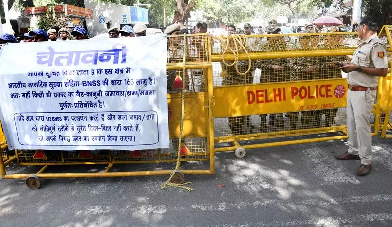 दिल्ली पुलिस ने दर्ज कीं 3 FIR दिल्ली पुलिस ने दर्ज कीं 3 FIR