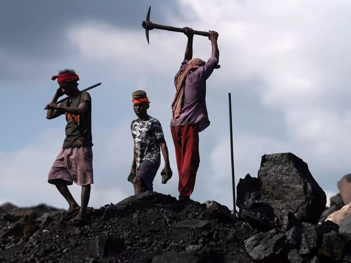 कोल इंडिया कर्मियों को मिलेगा 1.10 लाख रुपये बोनस, 15 अक्टूबर तक खाते में आएगी राशि कोल इंडिया कर्मियों को मिलेगा 1.10 लाख रुपये बोनस, 15 अक्टूबर तक खाते में आएगी राशि