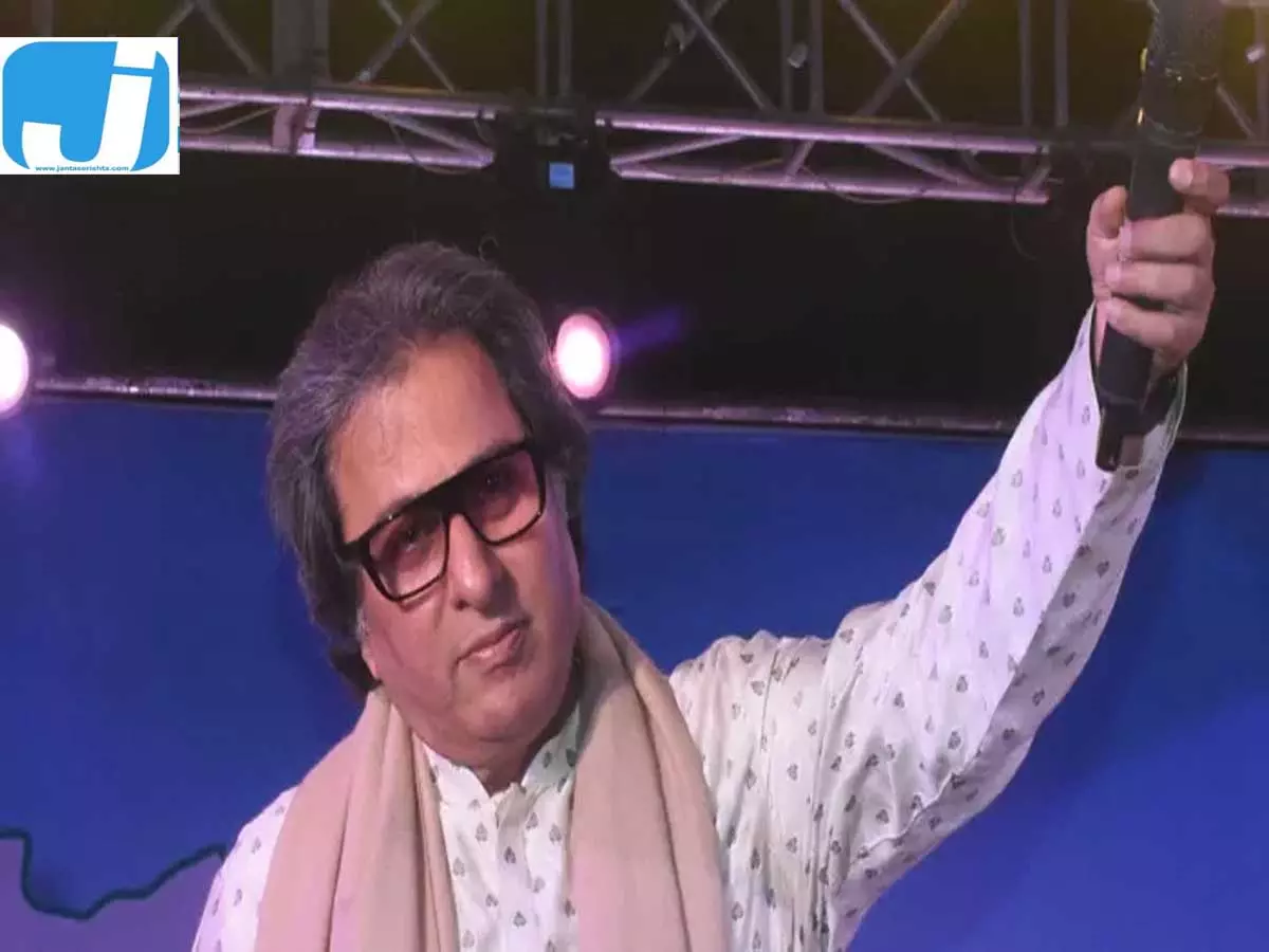 तलत अजीज के घर में मची अफरा-तफरी, शॉर्ट सर्किट से लगी आग में पांच लोग बेहोश तलत अजीज के घर में मची अफरा-तफरी, शॉर्ट सर्किट से लगी आग में पांच लोग बेहोश