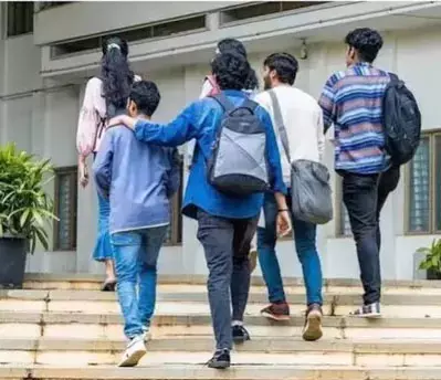 बिहार के विश्वविद्यालयों में अब 4 साल की डिग्री के साथ अप्रेंटिसशिप बिहार के विश्वविद्यालयों में अब 4 साल की डिग्री के साथ अप्रेंटिसशिप