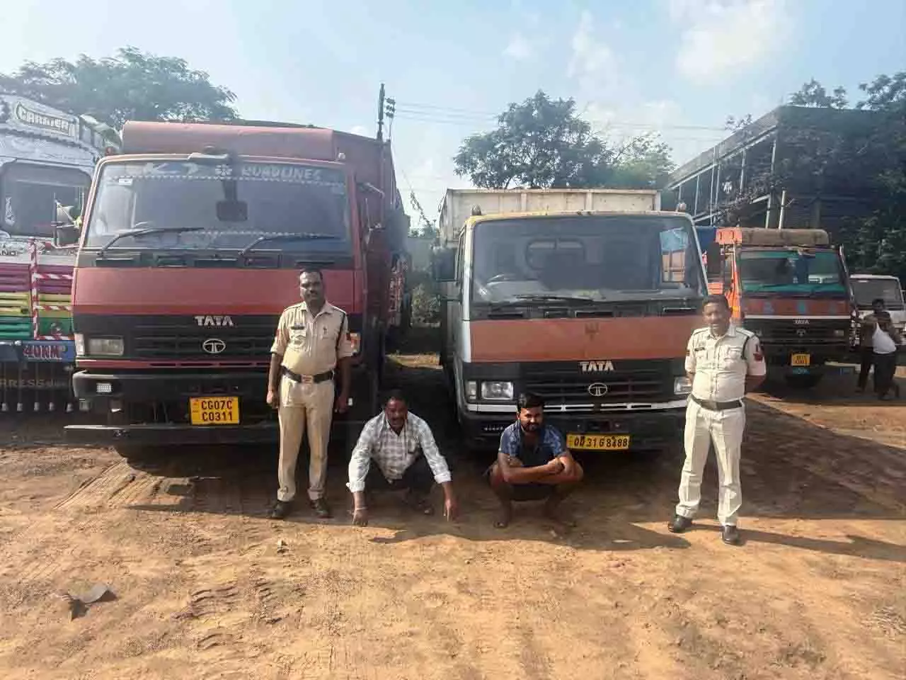 ऑपरेशन प्रहार में पूंजीपथरा पुलिस की बड़ी कार्रवाई, 17.9 टन अवैध कबाड़ जब्त ऑपरेशन प्रहार में पूंजीपथरा पुलिस की बड़ी कार्रवाई, 17.9 टन अवैध कबाड़ जब्त