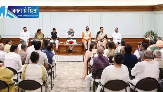 हरियाणा के विधायकों से मिले पीएम मोदी हरियाणा के विधायकों से मिले पीएम मोदी