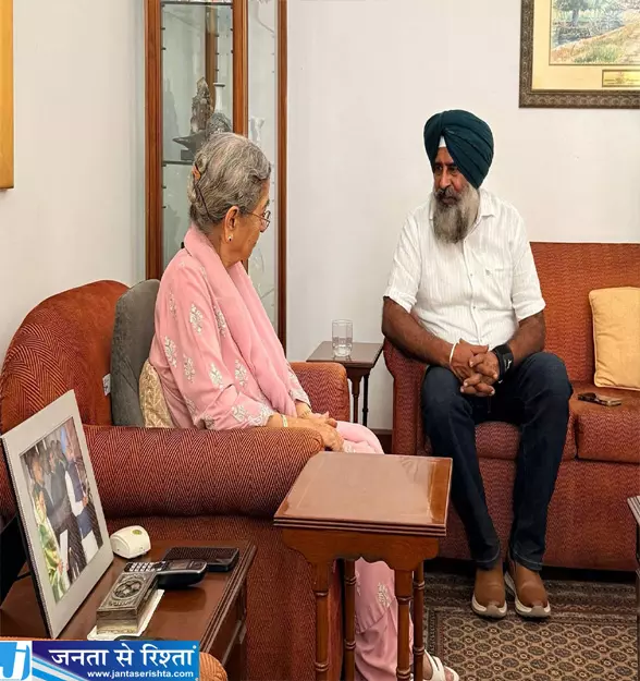 पंजाब कांग्रेस अध्यक्ष परगट सिंह ने गुरशरण कौर से की मुलाकात पंजाब कांग्रेस अध्यक्ष परगट सिंह ने गुरशरण कौर से की मुलाकात