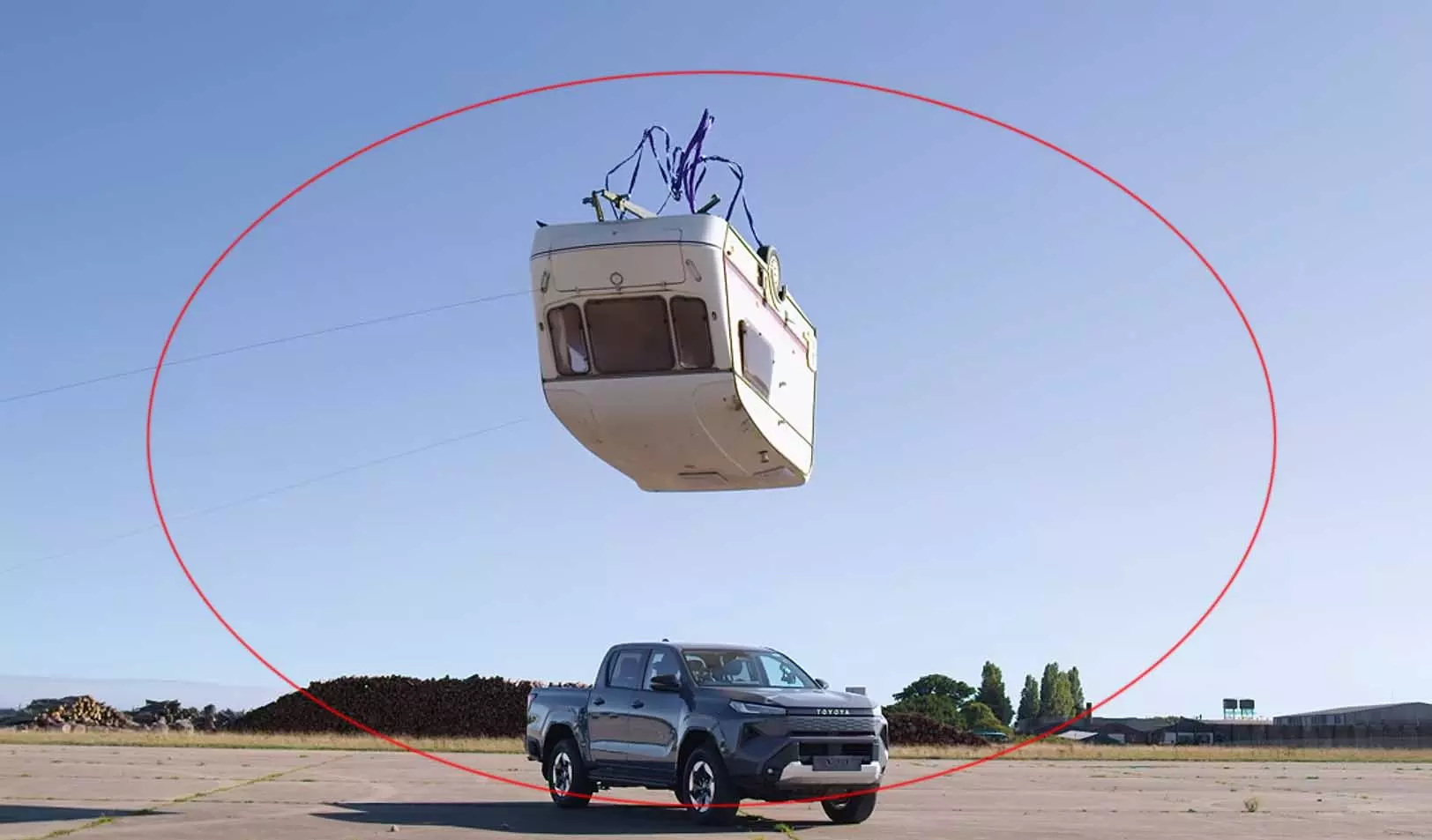 Toyota पर गिराई गई 760 किलो की वैन, टेस्ट का नतीजा चौंकाने वाला Toyota पर गिराई गई 760 किलो की वैन, टेस्ट का नतीजा चौंकाने वाला