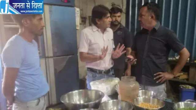 दाल में मिली मक्खी तो पहुंची खाद्य विभाग की टीम, बिना लाइसेंस चल रहा ढाबा कराया बंद दाल में मिली मक्खी तो पहुंची खाद्य विभाग की टीम, बिना लाइसेंस चल रहा ढाबा कराया बंद