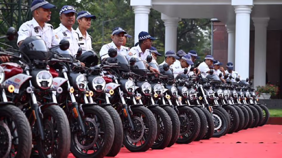 गुवाहाटी ट्रैफिक पुलिस को मिली 50 नई मोटरसाइकिलें गुवाहाटी ट्रैफिक पुलिस को मिली 50 नई मोटरसाइकिलें