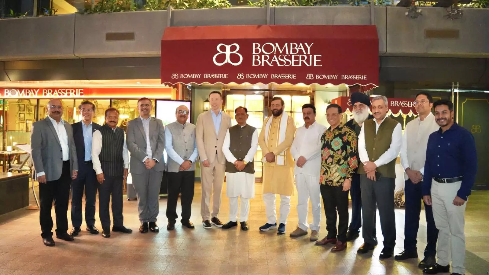 सिंगापुर बिजनेस फेडरेशन के लीडरशिप डिनर में हुए शामिल CM साय सिंगापुर बिजनेस फेडरेशन के लीडरशिप डिनर में हुए शामिल CM साय
