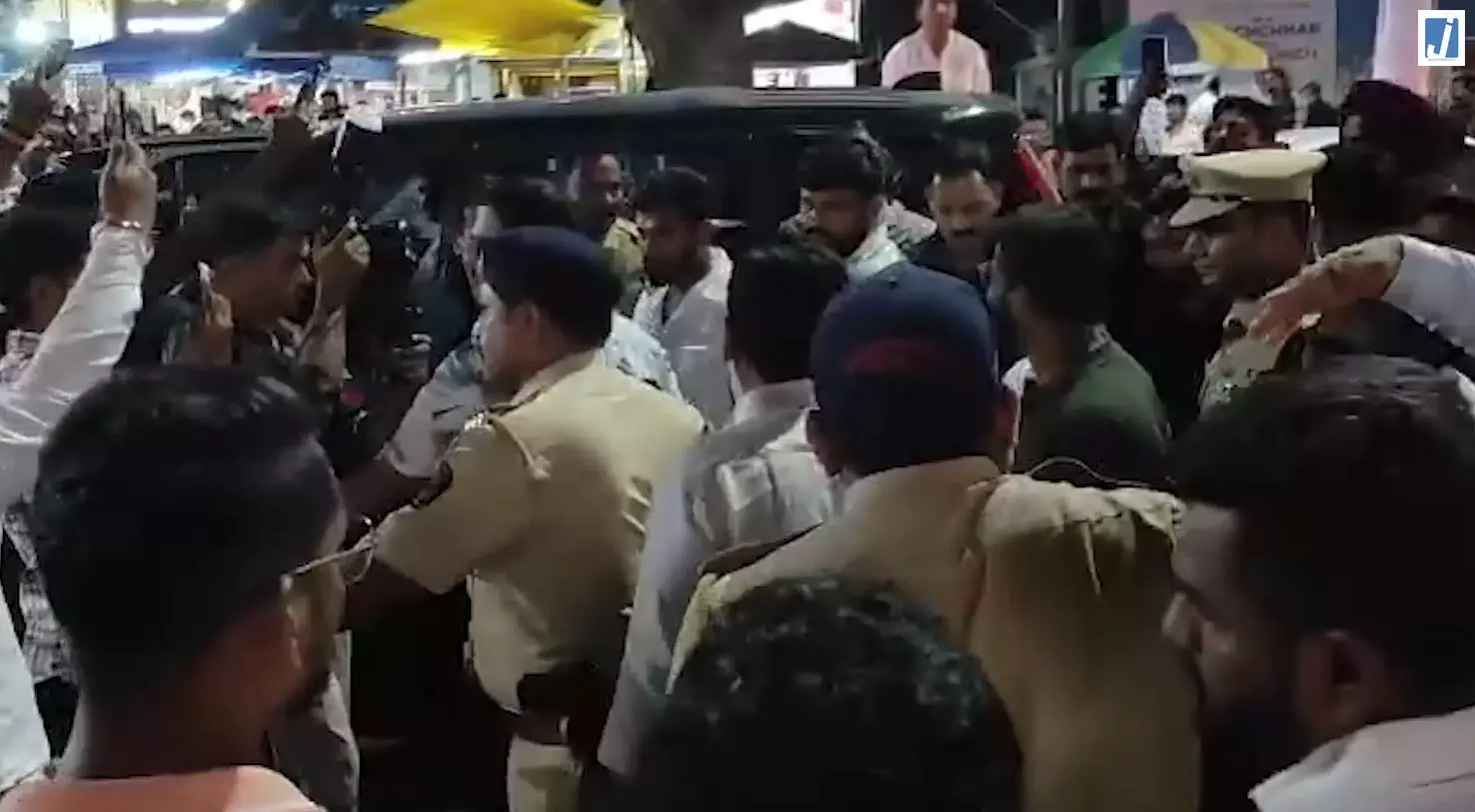 MPSC अभ्यर्थियों के प्रदर्शन में पहुंचे नितेश राणे, सुनीं मांगें MPSC अभ्यर्थियों के प्रदर्शन में पहुंचे नितेश राणे, सुनीं मांगें