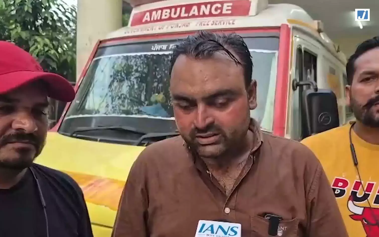 लुधियाना में 108 एंबुलेंस कर्मचारियों का प्रदर्शन, मंत्री बलबीर सिंह का पुतला फूंका लुधियाना में 108 एंबुलेंस कर्मचारियों का प्रदर्शन, मंत्री बलबीर सिंह का पुतला फूंका