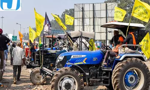 आर्थिक मदद की मांग, ट्रैक्टर लेकर सड़कों पर उतरेंगे किसान आर्थिक मदद की मांग, ट्रैक्टर लेकर सड़कों पर उतरेंगे किसान