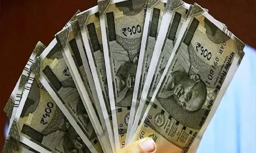 नोट बदलने के बहाने महिला से 18 हजार की ठगी नोट बदलने के बहाने महिला से 18 हजार की ठगी