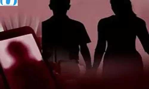 इंस्टाग्राम की दोस्ती में चार बच्चों को लेकर युवक के घर पहुंची महिला इंस्टाग्राम की दोस्ती में चार बच्चों को लेकर युवक के घर पहुंची महिला