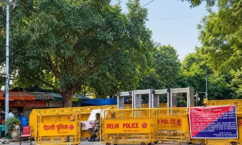 11 परतों की बैरिकेडिंग से किला बना जंतर-मंतर 11 परतों की बैरिकेडिंग से किला बना जंतर-मंतर