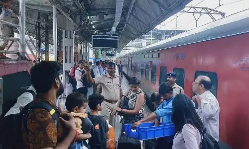त्योहारी सीजन में यात्रियों को राहत, प्रयागराज-हडपसर के बीच चलेगी पूजा स्पेशल ट्रेन त्योहारी सीजन में यात्रियों को राहत, प्रयागराज-हडपसर के बीच चलेगी पूजा स्पेशल ट्रेन
