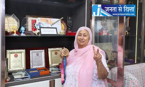 हॉकी में बेटियों ने जीता गोल्ड, मीठापुर में जश्न हॉकी में बेटियों ने जीता गोल्ड, मीठापुर में जश्न