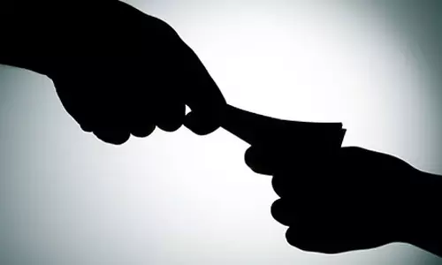 3 हजार की रिश्वत लेते कॉन्स्टेबल गिरफ्तार