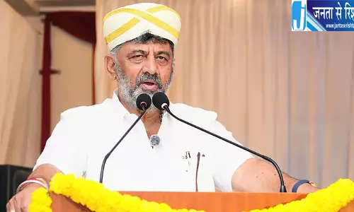 नौकरी के लिए पलायन के बजाय अपने शहर में शुरू करें कारोबार नौकरी के लिए पलायन के बजाय अपने शहर में शुरू करें कारोबार