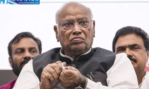 तमिलनाडु कांग्रेस में संगठनात्मक बदलाव, खड़गे ने तीन अहम समितियों के गठन को दी मंजूरी तमिलनाडु कांग्रेस में संगठनात्मक बदलाव, खड़गे ने तीन अहम समितियों के गठन को दी मंजूरी