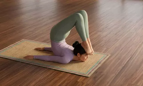 कमर दर्द से हैं परेशान? पूर्ण शलभासन से मिलेगा आराम, बढ़ेगा रक्त प्रवाह कमर दर्द से हैं परेशान? पूर्ण शलभासन से मिलेगा आराम, बढ़ेगा रक्त प्रवाह