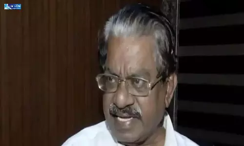यूपी चुनाव से पहले SP-कांग्रेस में सीटों पर खींचतान, अखिलेश के बयान का DMK ने किया समर्थन यूपी चुनाव से पहले SP-कांग्रेस में सीटों पर खींचतान, अखिलेश के बयान का DMK ने किया समर्थन