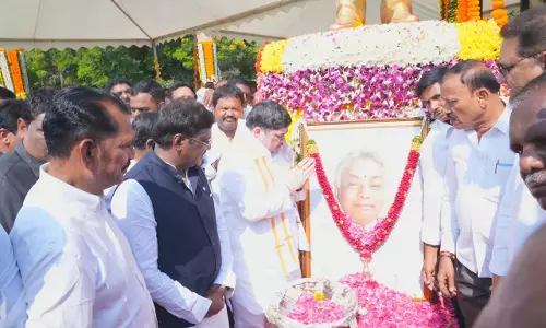 वरिष्ठ कांग्रेस नेता जी. वेंकटस्वामी को मंत्रियों ने दी श्रद्धांजलि, जन्मदिन पर किया याद
