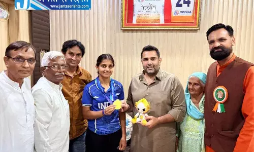 सोनीपत विधायक ने हॉकी के स्वर्ण पदक विजेता को किया सम्मानित सोनीपत विधायक ने हॉकी के स्वर्ण पदक विजेता को किया सम्मानित