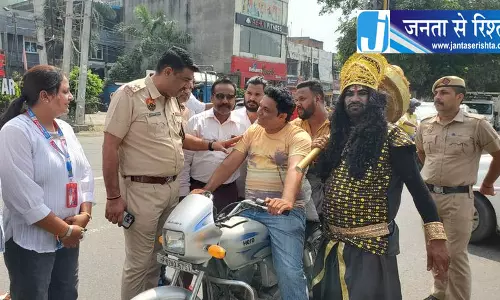 यमुनानगर में ट्रैफिक नियम तोड़ने वालों पर पुलिस की कार्रवाई यमुनानगर में ट्रैफिक नियम तोड़ने वालों पर पुलिस की कार्रवाई