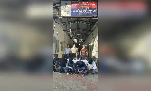 पुलिस ने नौकरी दिलाने के नाम पर चल रहे दो फर्जी कॉल सेंटर का किया भंडाफोड़, 11 गिरफ्तार पुलिस ने नौकरी दिलाने के नाम पर चल रहे दो फर्जी कॉल सेंटर का किया भंडाफोड़, 11 गिरफ्तार
