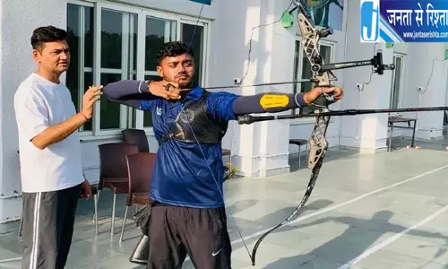 नीरज चौहान की कामयाबी के पीछे पिता का संघर्ष, कुक की नौकरी से ढाबे तक का सफर नीरज चौहान की कामयाबी के पीछे पिता का संघर्ष, कुक की नौकरी से ढाबे तक का सफर
