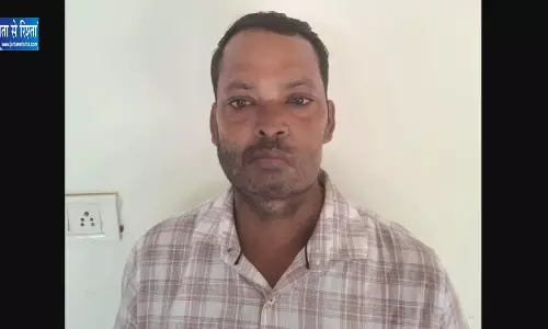 भुवनेश्वर में 5 हजार की रिश्वत लेते RI गिरफ्तार भुवनेश्वर में 5 हजार की रिश्वत लेते RI गिरफ्तार