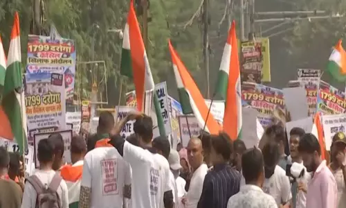बिहार SI भर्ती परीक्षा रद्द होने पर सड़क पर उतरे अभ्यर्थी