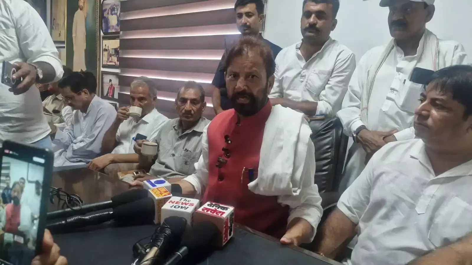 कठुआ में चुनाव आयोग के खिलाफ नेताओं की आवाज बुलंद