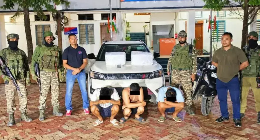 इंफाल ईस्ट और थौबल में पुलिस की रेड, 4 ड्रग तस्कर गिरफ्तार इंफाल ईस्ट और थौबल में पुलिस की रेड, 4 ड्रग तस्कर गिरफ्तार