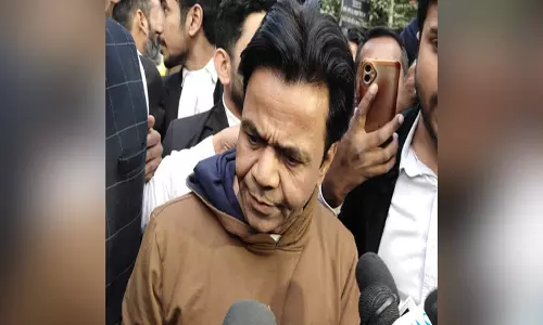 राजपाल यादव के तौर-तरीकों पर सुप्रीम कोर्ट नाराज, CJI बोले- आदेश नहीं माने तो अपील खारिज कर देंगे राजपाल यादव के तौर-तरीकों पर सुप्रीम कोर्ट नाराज, CJI बोले- आदेश नहीं माने तो अपील खारिज कर देंगे