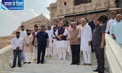 अयोध्या पहुंचे रक्षा मंत्री राजनाथ सिंह, रामलला के किए दर्शन-पूजन अयोध्या पहुंचे रक्षा मंत्री राजनाथ सिंह, रामलला के किए दर्शन-पूजन