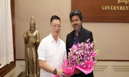सिंगापुर के हाई कमिश्नर की CM विजय से शिष्टाचार मुलाकात