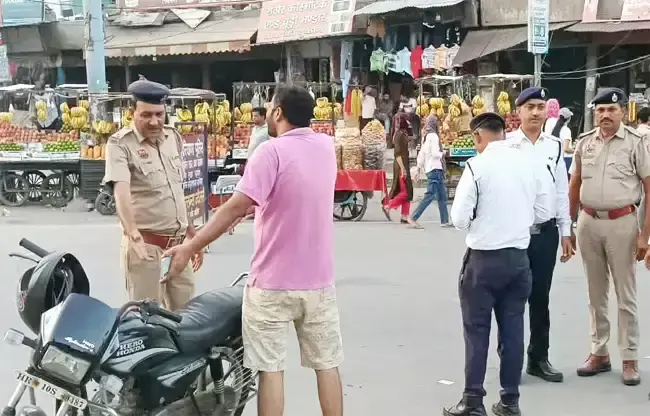 सोनीपत में ट्रैफिक नियमों पर चला कार्रवाई अभियान सोनीपत में ट्रैफिक नियमों पर चला कार्रवाई अभियान