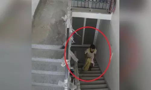 लगातार गरमाता जा रहा है संत प्रेमानंद महाराज के शिष्य की मौत का मामला, नया सीसीटीवी फुटेज सामने आया लगातार गरमाता जा रहा है संत प्रेमानंद महाराज के शिष्य की मौत का मामला, नया सीसीटीवी फुटेज सामने आया